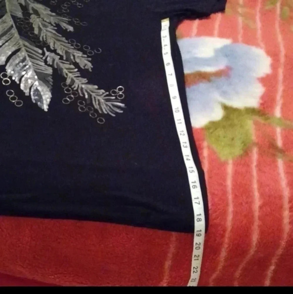 💙🐾Gorgeous black top with sparkly decor and low neckline - Picture 12 of 13